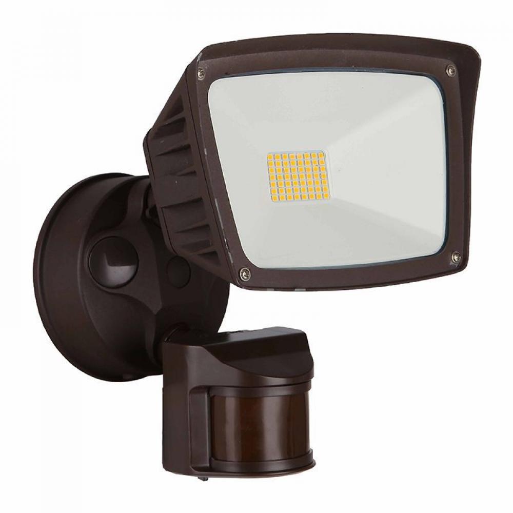 40W FLOOD LIGHT WITH BASE, 120V, 3CCT, TRIAC DIM., BRONZE